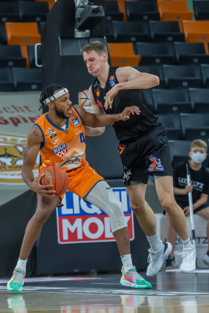 也显示出战 也显示出战