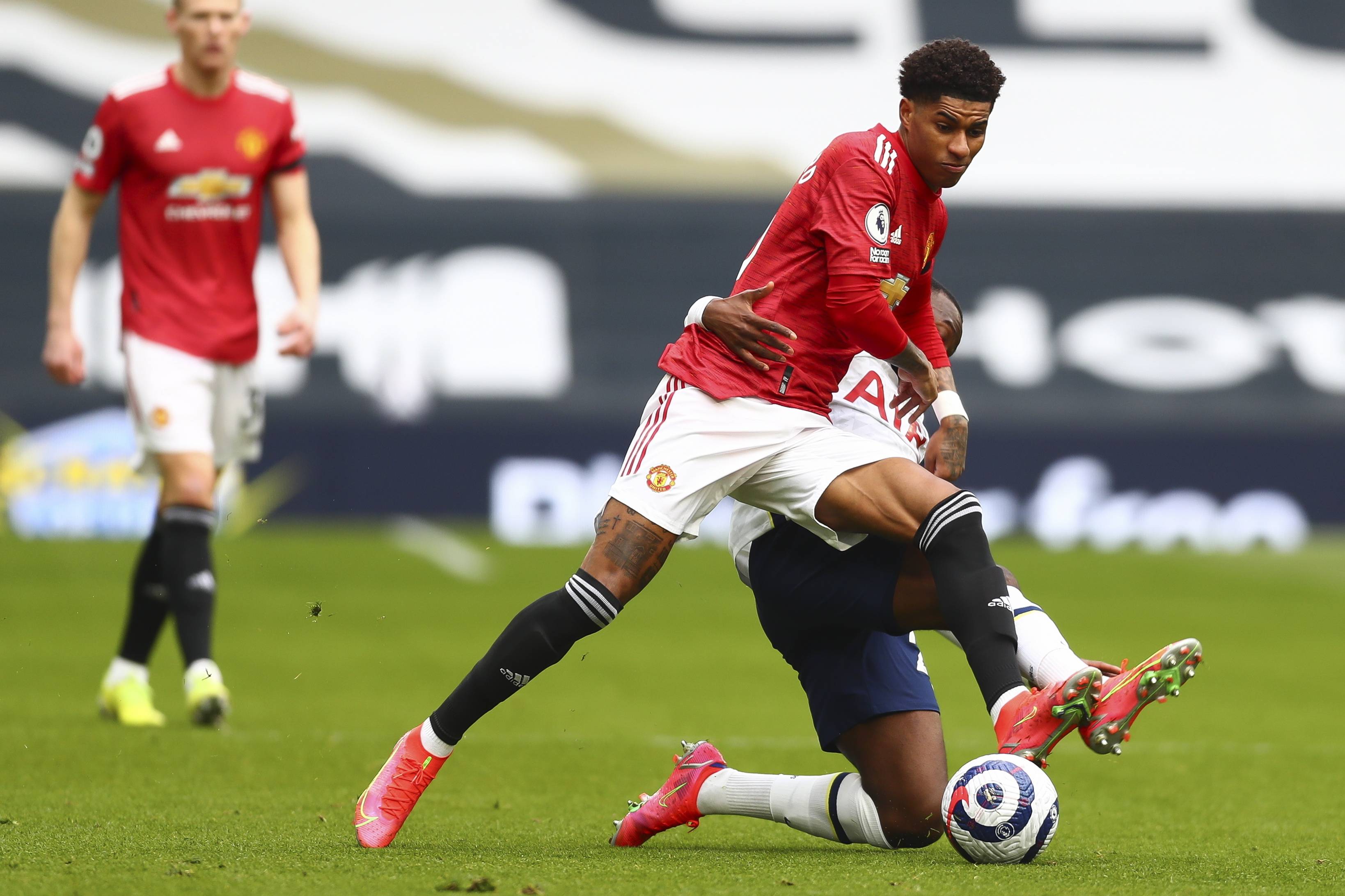 牵一发而动 牵一发而动