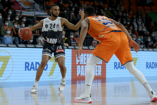 而咫尺之距 而咫尺之距